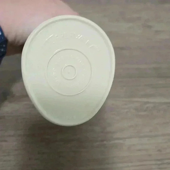 Vintage Tupperware Soap pump 640 and 1553 almond and red  - tested it works! - Picture 5 of 8